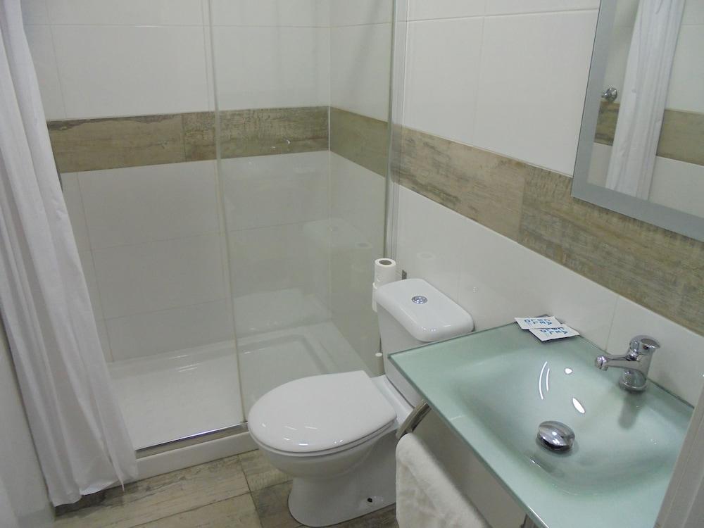 Easy Sants By Bossh! (Adults Only) Hostel Barcelona Ngoại thất bức ảnh