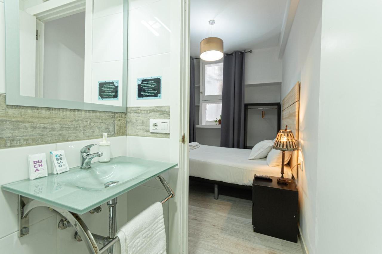 Easy Sants By Bossh! (Adults Only) Hostel Barcelona Ngoại thất bức ảnh