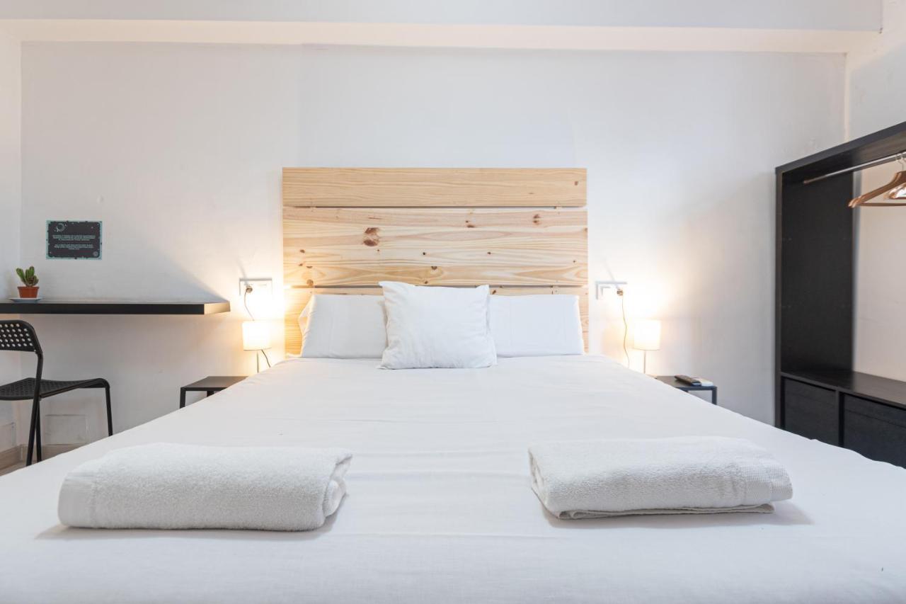 Easy Sants By Bossh! (Adults Only) Hostel Barcelona Ngoại thất bức ảnh
