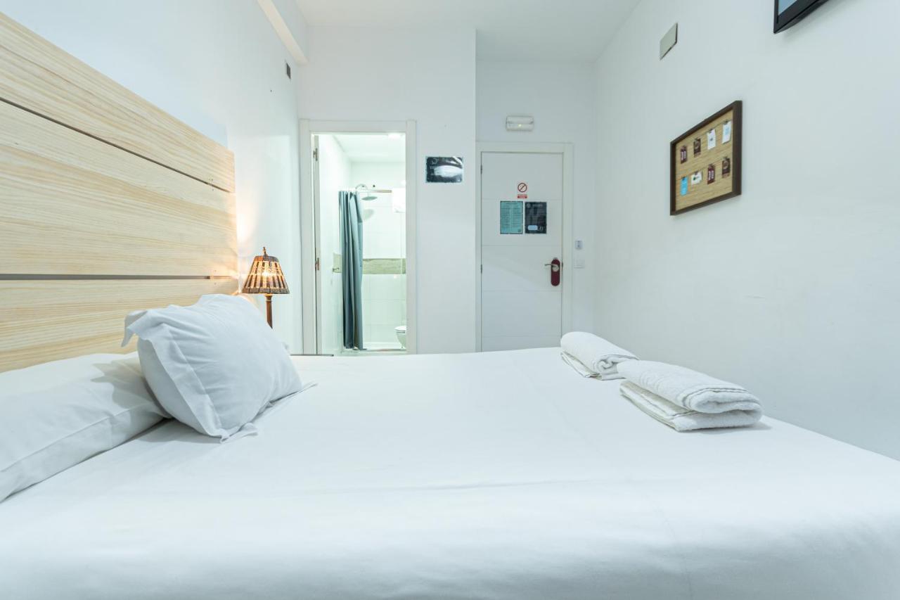 Easy Sants By Bossh! (Adults Only) Hostel Barcelona Ngoại thất bức ảnh